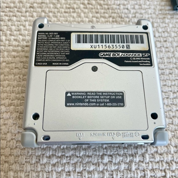 Nintendo GameBoy Advance SP Platinum Silver - Picture 11 of 16